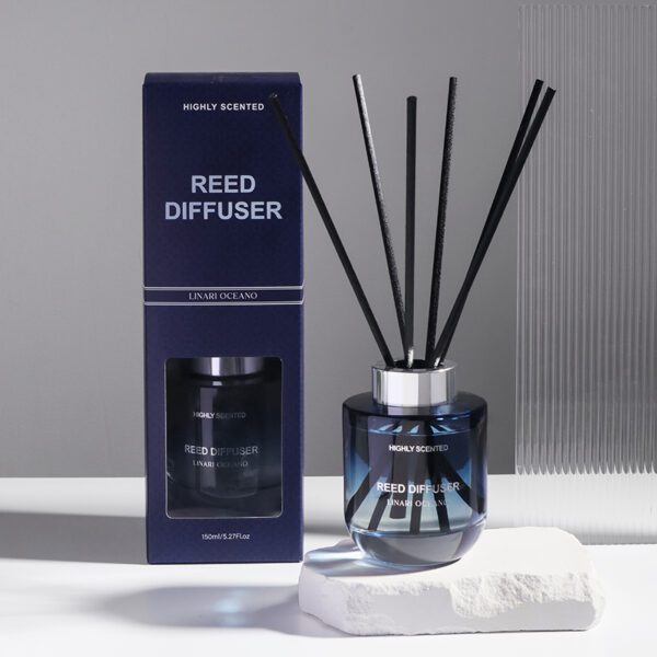 Dark blue glass reed diffuser and matching box with silver cap, labeled "Linari Oceano", on a minimalist background