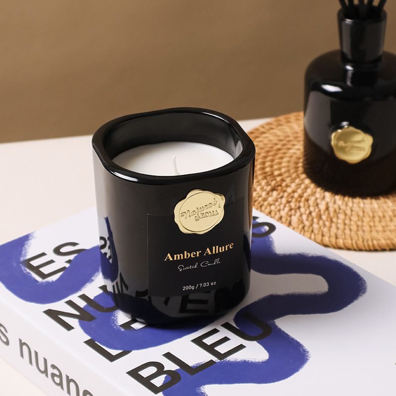 Wholesale scented candles supplier